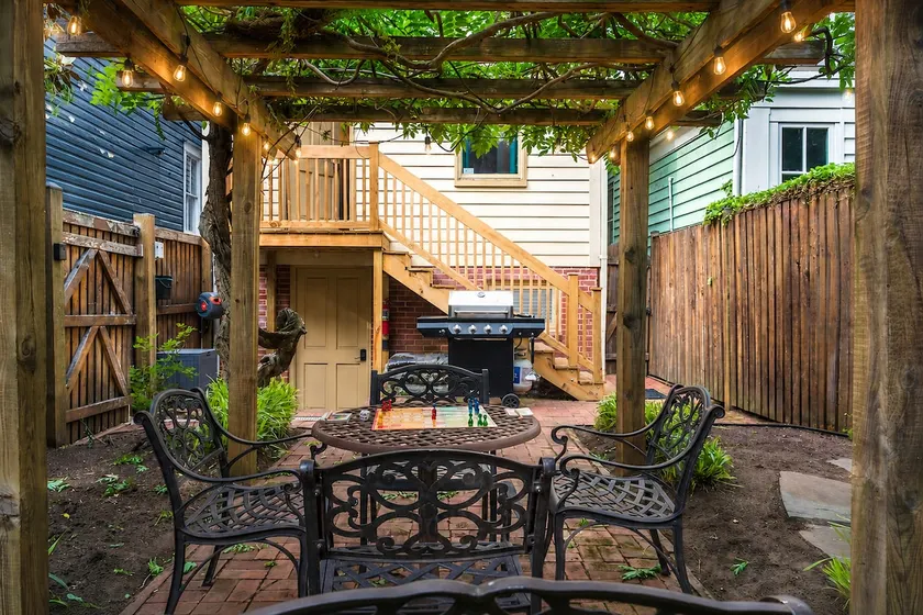 Perfect Location! 45 steps to Downtown and USNA - Image 1