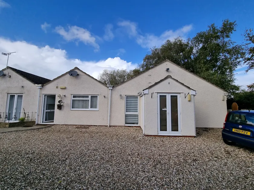 Bungalow in the cotswolds - Image 1