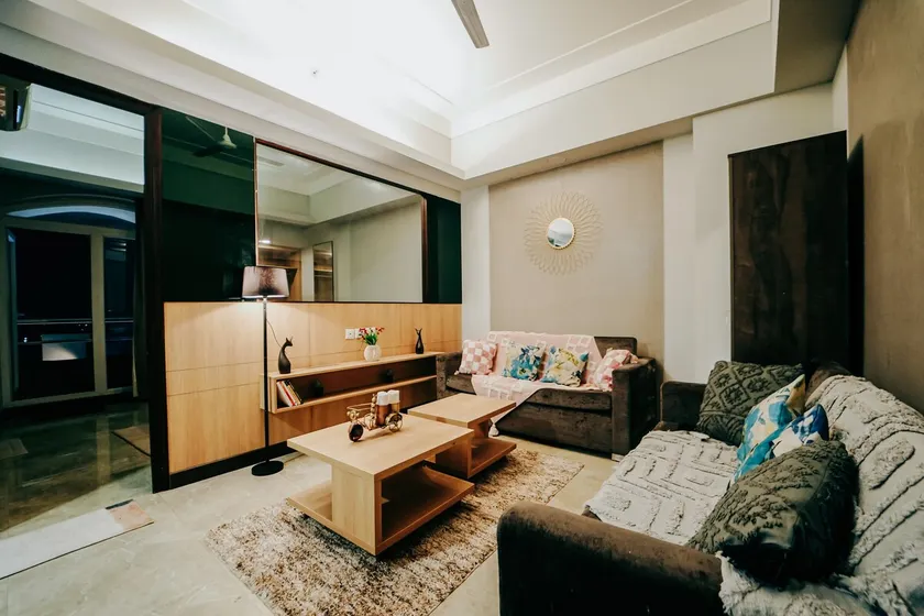 Private suite with balcony - Image 1