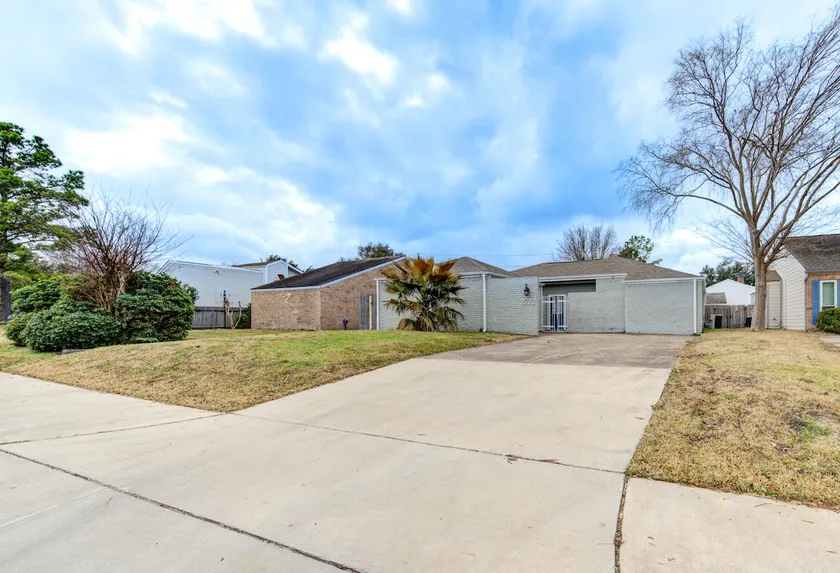Family / Work 4BR Big Driveway Restaurants & parks - Image 1