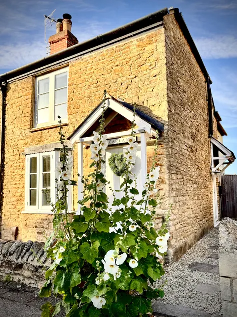 The Downton Hideaway - Image 1