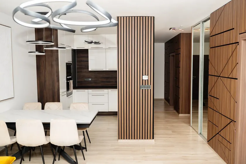 Modern 2-bedroom apartment with balcony - Image 1