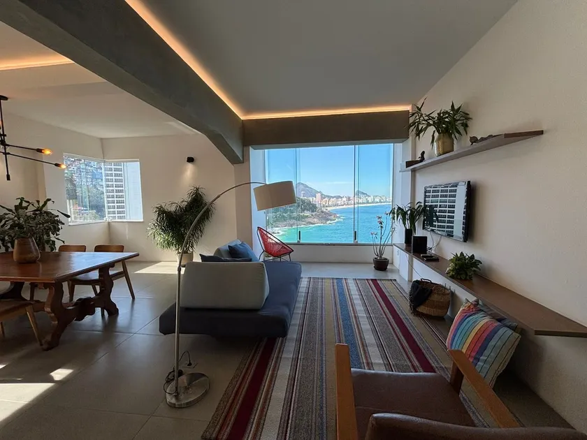 Sophisticated oceanfront apartment in Rio - Image 1