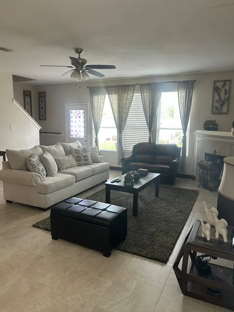 4BR Family Home /Game Room/Near Houston Outlets - Image 1