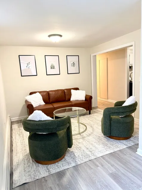 Ideal Brighton Location with Parking - Image 1