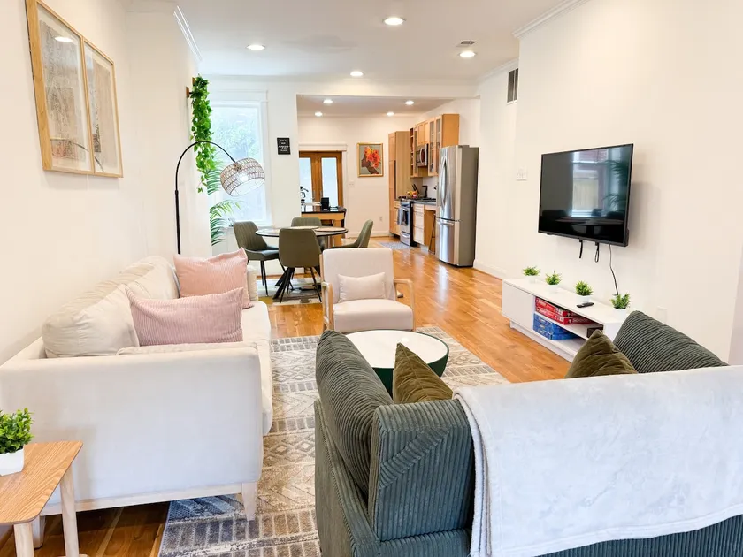 Your Capitol Hill B&B Retreat. Free parking pass! - Image 1