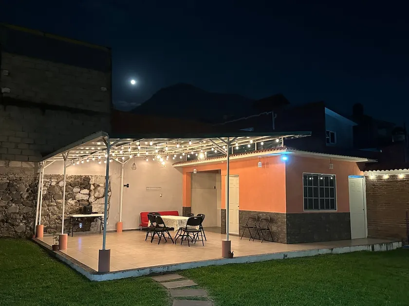 A retro terrace with a garden - Image 1