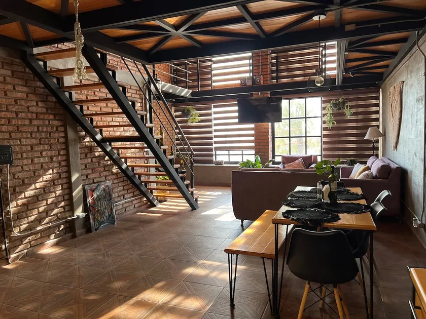 Brooklyn-style loft garage and air conditioning - Image 1