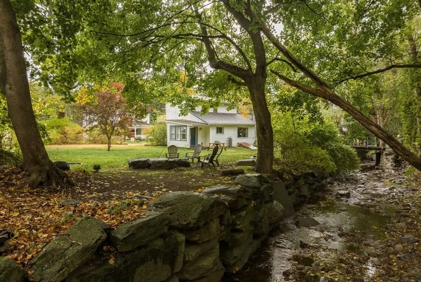 Creekside Sanctuary: Vintage Callicoon Farmhouse - Image 1