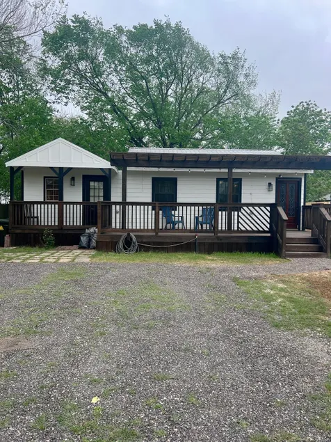 Rustic Retreat Cabin - Image 1
