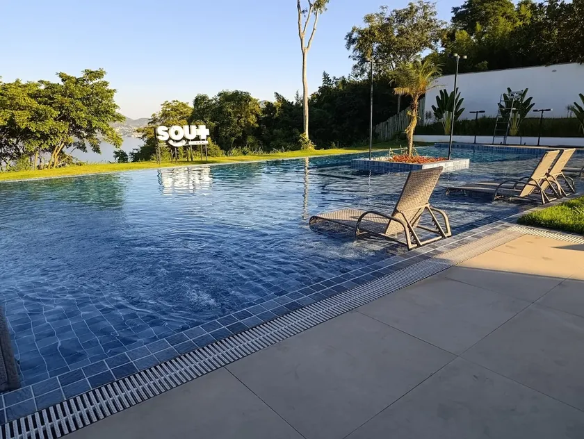 nitylof with pool and gym. - Image 1