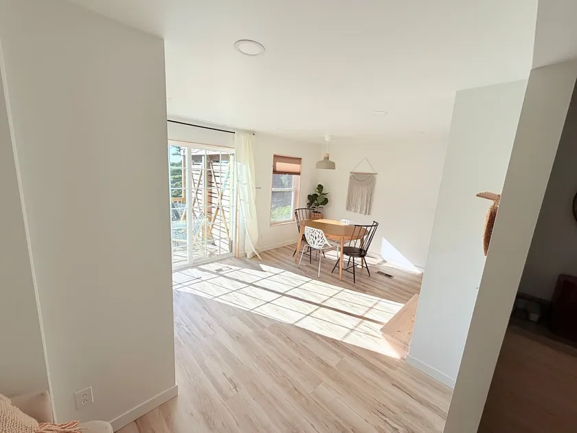 Clean+Modern on Trailside •Pets OK• trailer space! - Image 1