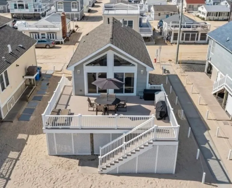 Beach Front Paradise! - Image 1