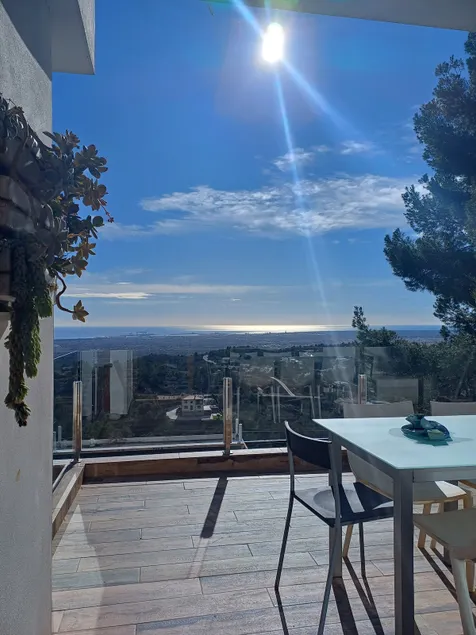 Loft with an ocean view - Image 1