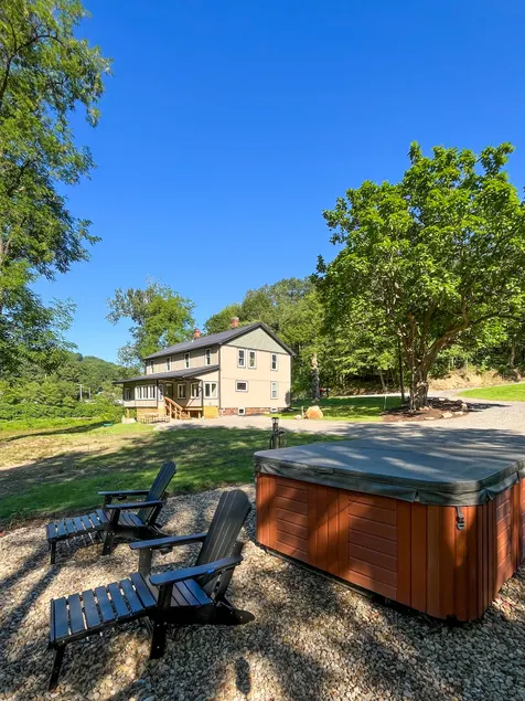 Redbank Retreat • Waterfront • Hot Tub • Fire Pit - Image 1