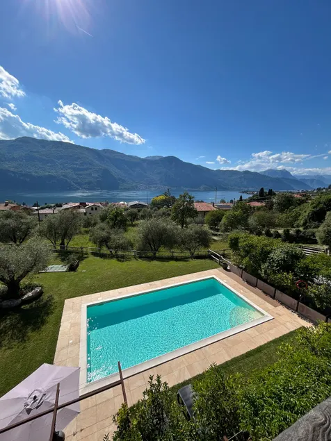 Lake Como pool on lake Como O - Image 1