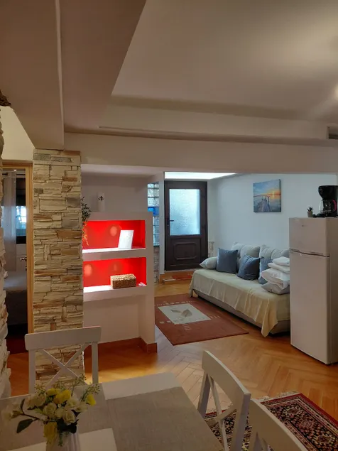 Central Litochoro Apartment with Private Parking and Heating Near Olympus Trails - Image 1