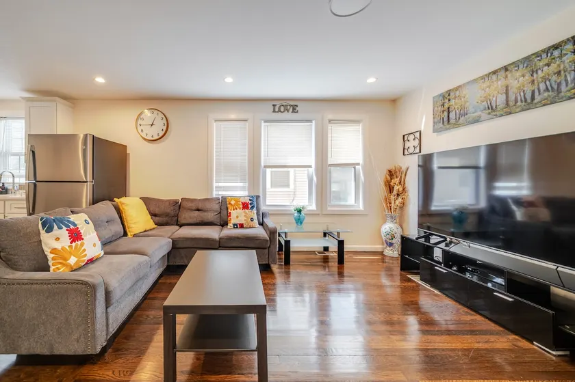 FREE Parking, Boston/Airport 4BR Retreat, AC + W/D - Image 1