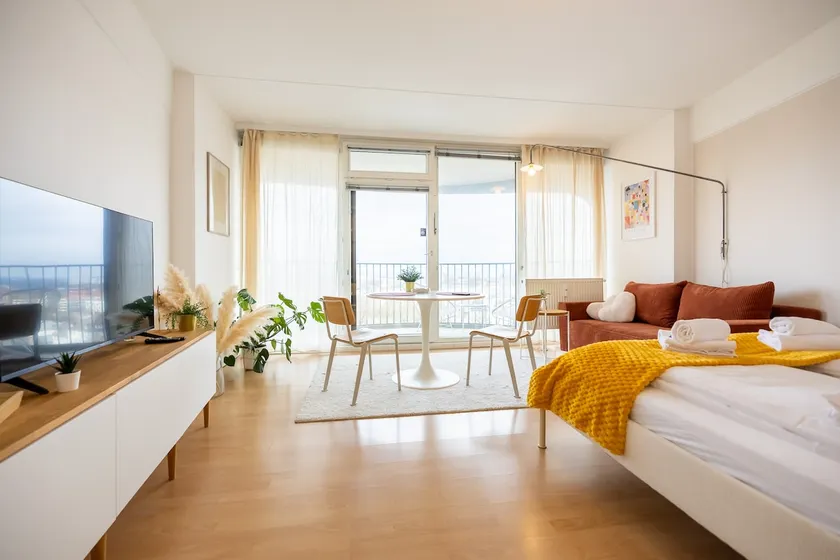 Business & Relax | Skyline View, Balcony & Wi-Fi - Image 1