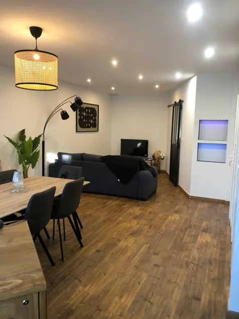 2-Bedroom Apartment in Historic Center, Air-Conditioning, Garage, Parking - Image 1