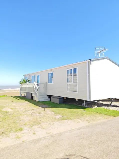 9 Sea View Kessingland Beach Parkdean Resorts MIN 3 NIGHT STAY - Image 1