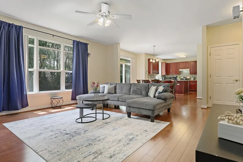 Showstopper: 5BR+, 3.5BA - Image 1