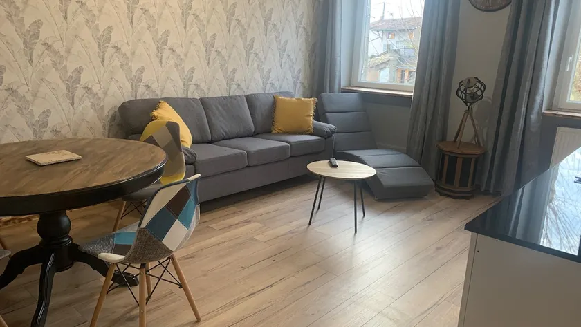2-bedroom apartment with pool - Image 1