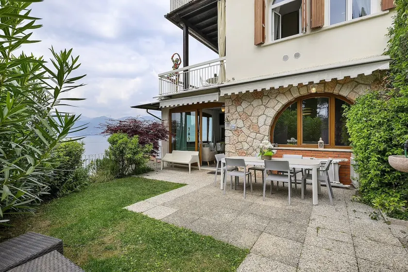 Three-room apart. with lake view, garden, parking - Image 1