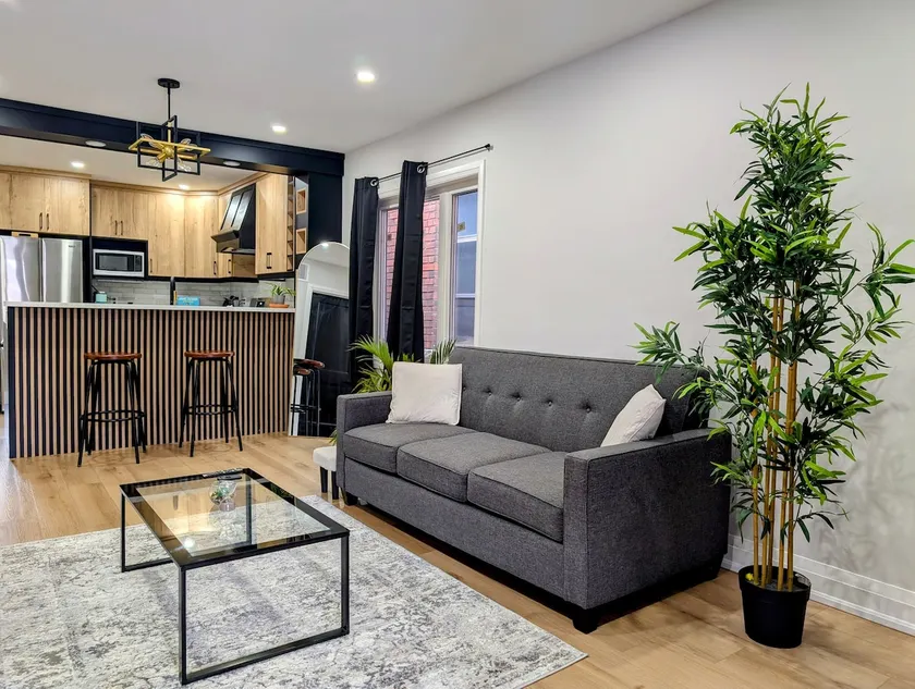 Bright 2BR Home – Walk to Shops & Restaurants - Image 1