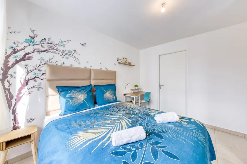 New Luxury Property • Secure Private Parking • 5 minutes from Paris - Image 1