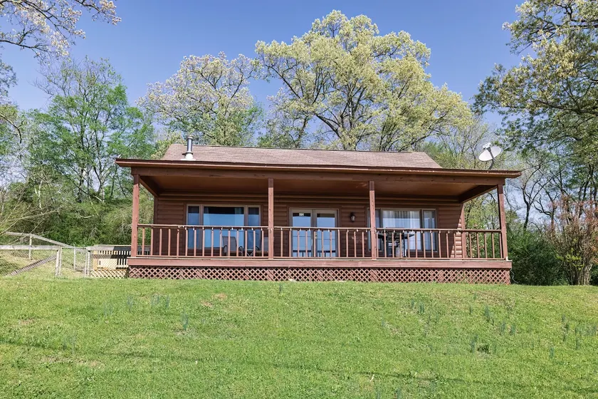 Countryside Cabin w/Hot-tub and Fishing - Image 1