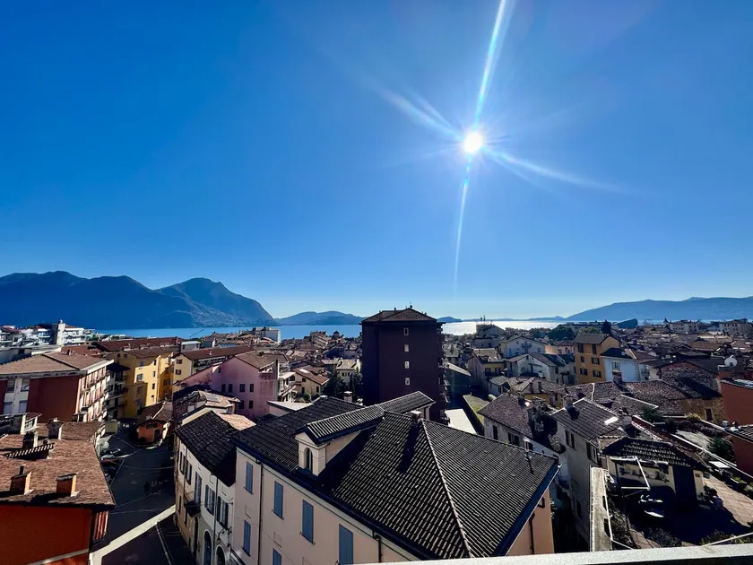 Elegant penthouse with lake view - Image 1