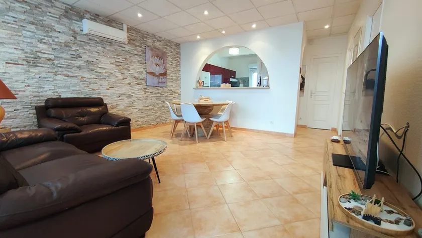Ideal location 50 m from the beach. T3 ground floor - Image 1