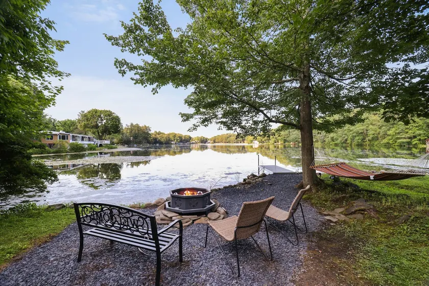 Lakefront Haven Modern Cottage - Image 1