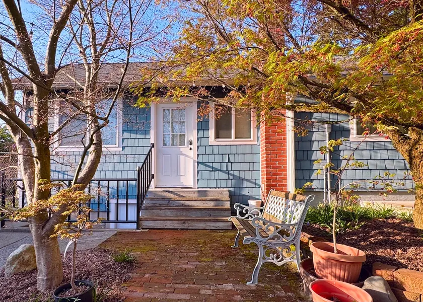 Superhost Gem: Private Cottage Lumen Field Stadium - Image 1