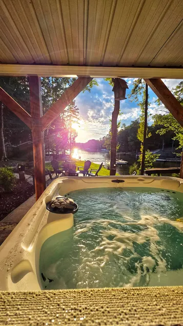 High Rock lake, Hot Tub, Games room, 2 Lounges - Image 1