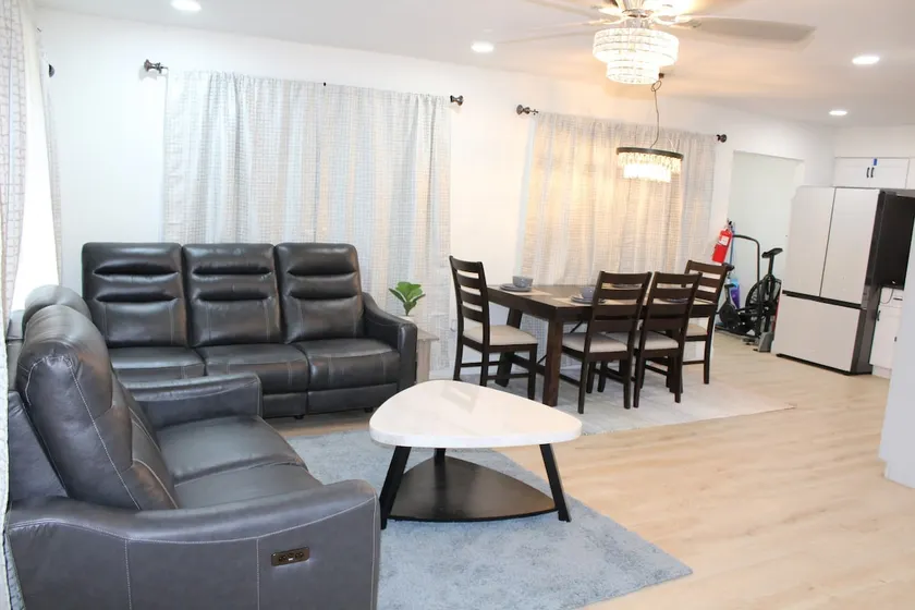 Cozy Modern house Willingboro - Image 1
