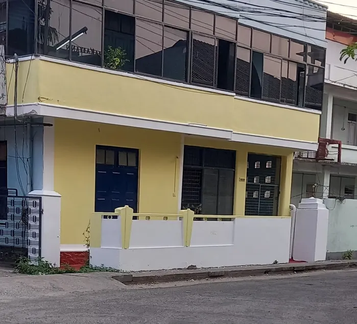 Maya STR Cozy Room near Swaraj Round - Image 1