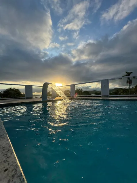 Lagoon-side hideaway - Image 1