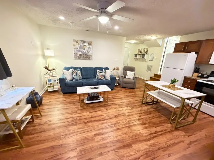 Charming Apartment in CrossLanes - Image 1
