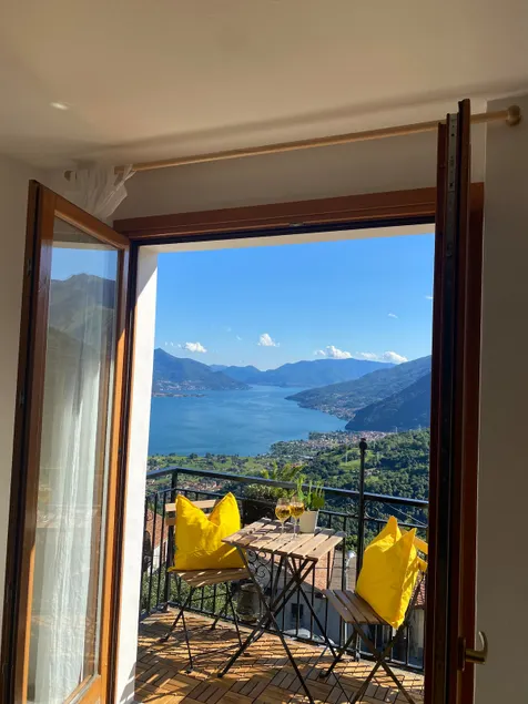 Beautiful House with a View of Peglio (Como) - Image 1