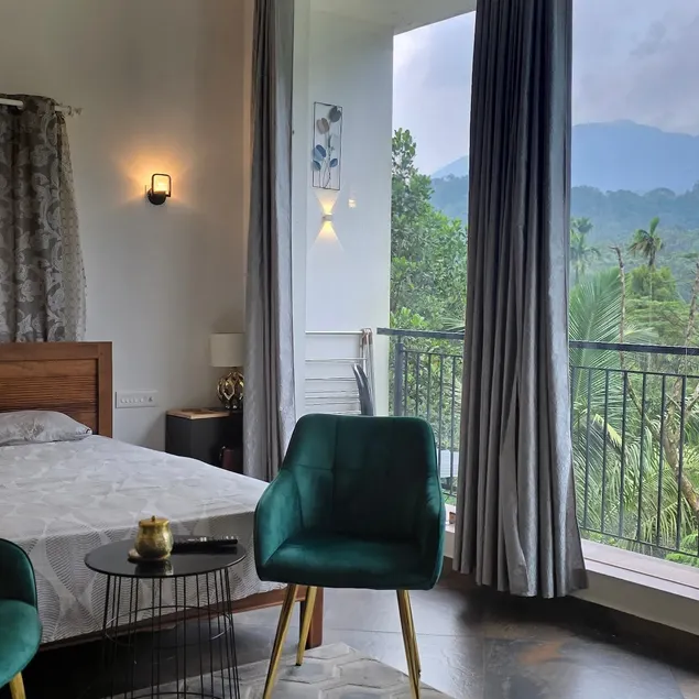 luxurious mountain glasscastle-2 hillview suites - Image 1