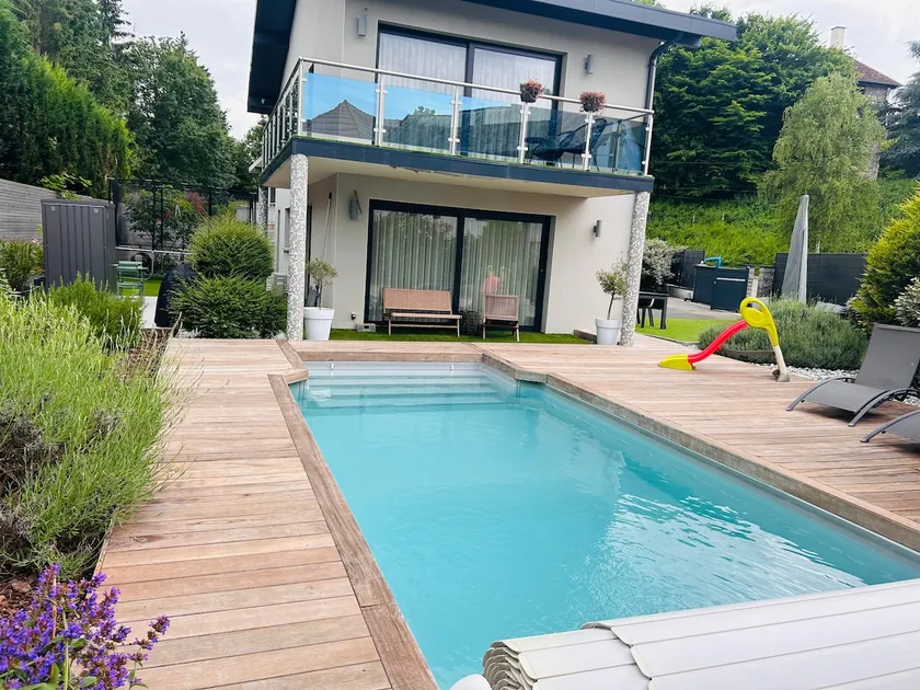 Modern 4-bedroom house, sleeps 6/8, close to center - Image 1