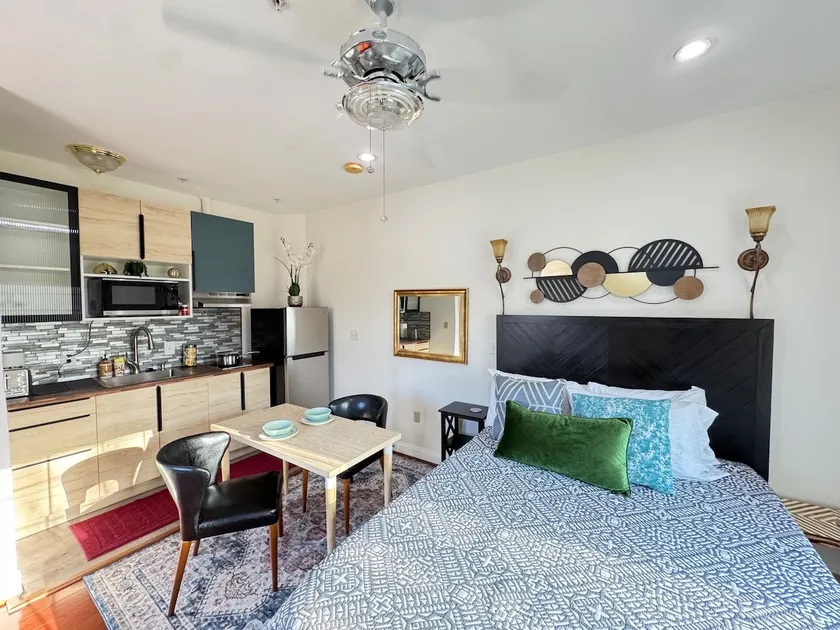 Bright and Elegant Guest Suite - Image 1