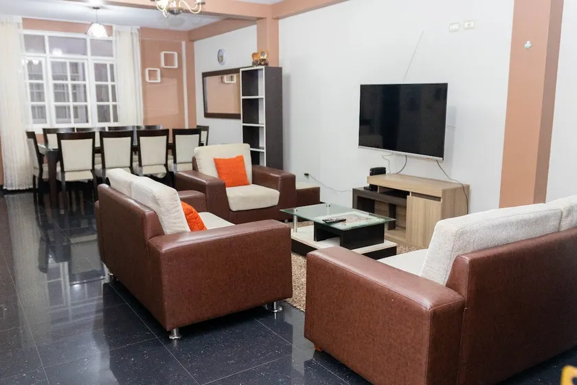 Spacious apartment in Casuarinas - Image 1