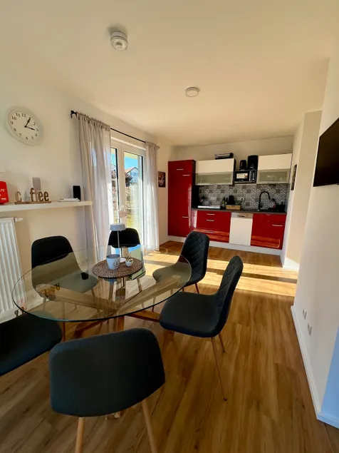 bloom | tasteful + modern in Holzkirchen - Image 1