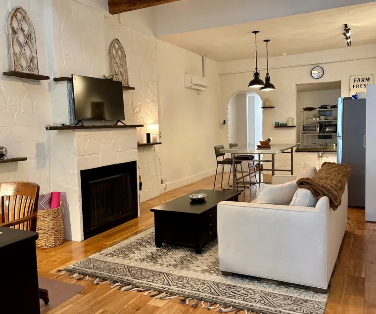 Modern Studio APT in the Heart of Downtown Geneva - Image 1