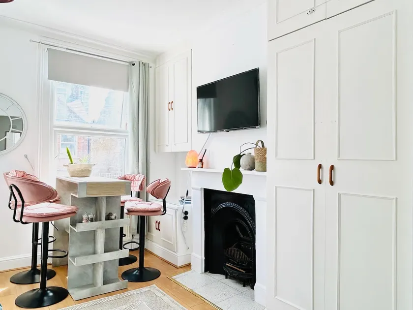 Apollo Hammersmith Studio - Image 1