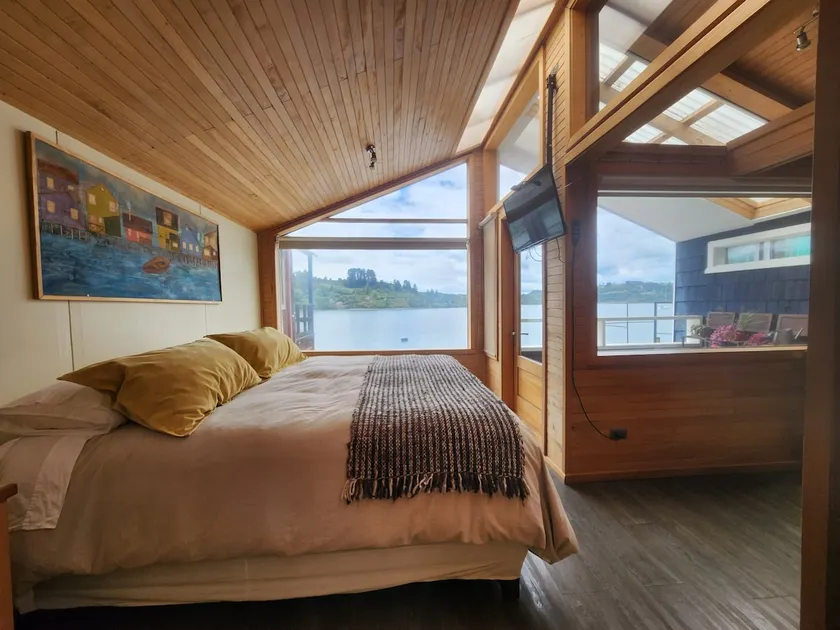 Palafito Meli · Live on the water in Chiloé - Image 1