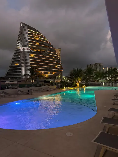 Spectacular house with Marina 2 - Image 1